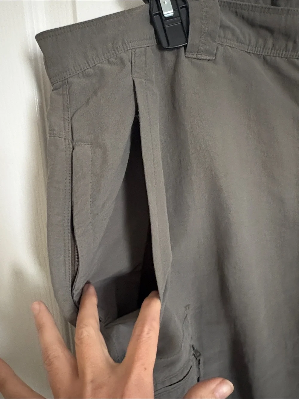 The North Face Men's Paramount Utility Hiking Pants in Olive Gray